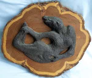 Klaas Pijlman - Liggend naakt – Chamotte / Aardewerk op hout – ca 1979 verkocht voor € 50!