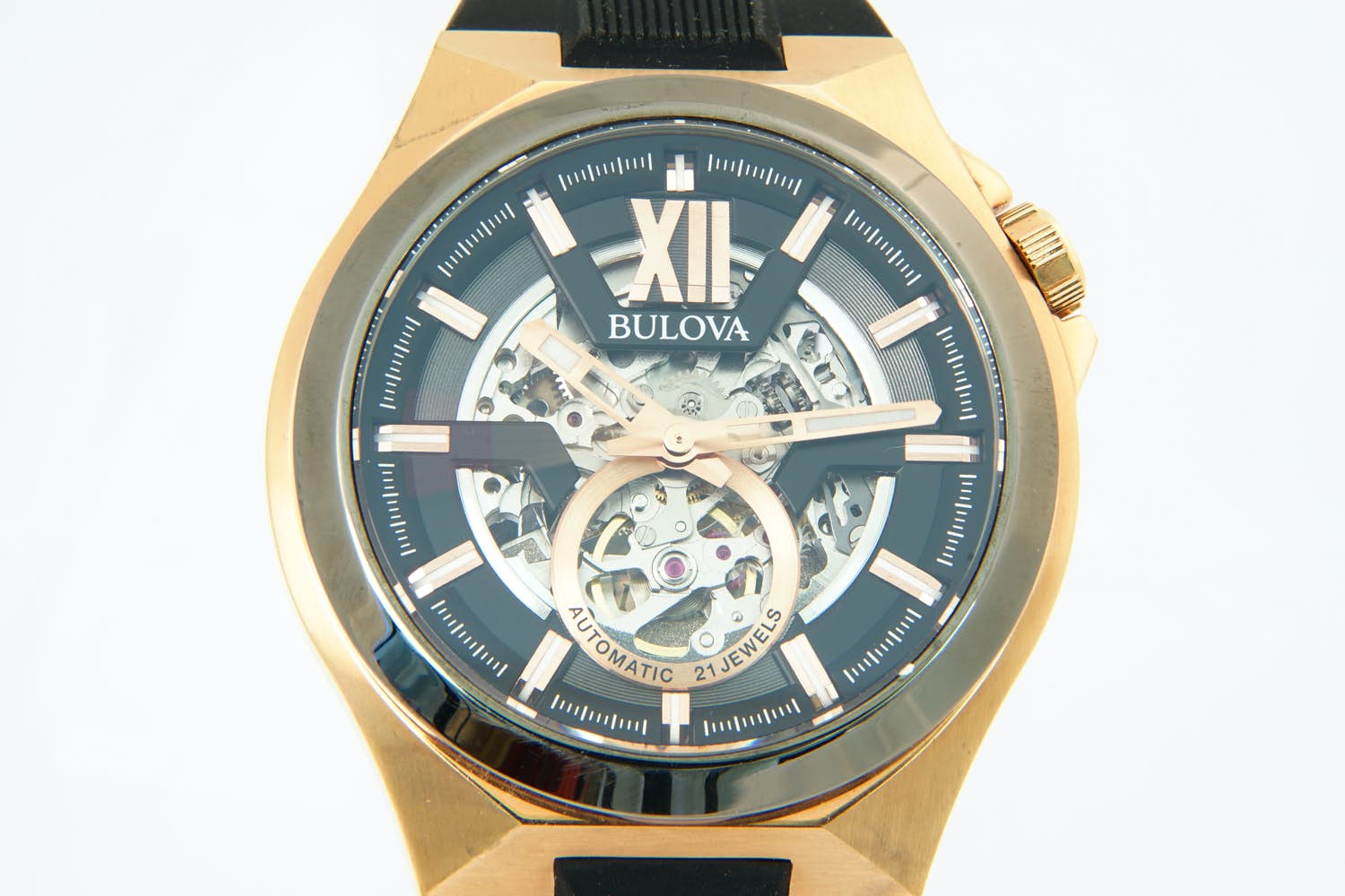 36 - Robuust Bulova 98A177 Skeleton automatisch polshorloge met siliconen band kopen? Bied vanaf 120!