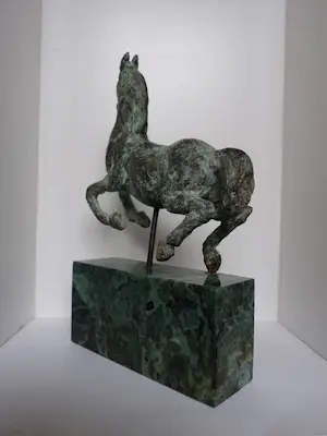 Margot Hudig-Heldring - "springend paard" in brons. kopen? Bied vanaf 325!