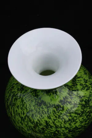 Niet of onleesbaar gesigneerd - Wonderschoon Grote Handgeblazen Melkglazen Kunsternaars Bolvaas (20e eeuw) kopen? Bied vanaf 1!