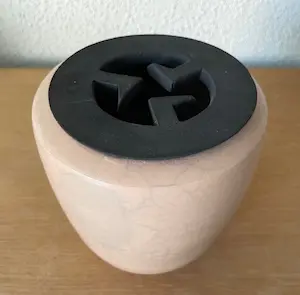 Anke van der Kwaak - Roze Raku gestookte kunst keramische vaas of urn kopen? Bied vanaf 1!