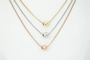 Chique Set 18 Krt tricolor gouden halssierraad en paar oorhangers - gekeurd kopen? Bied vanaf 470!