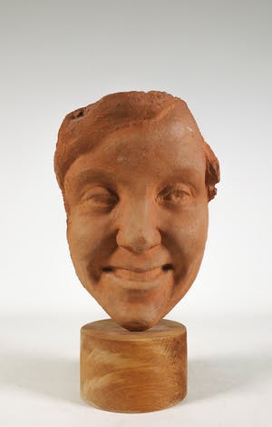Niet of onleesbaar gesigneerd - Portret van terracotta op houten sokkel kopen? Bied vanaf 1!
