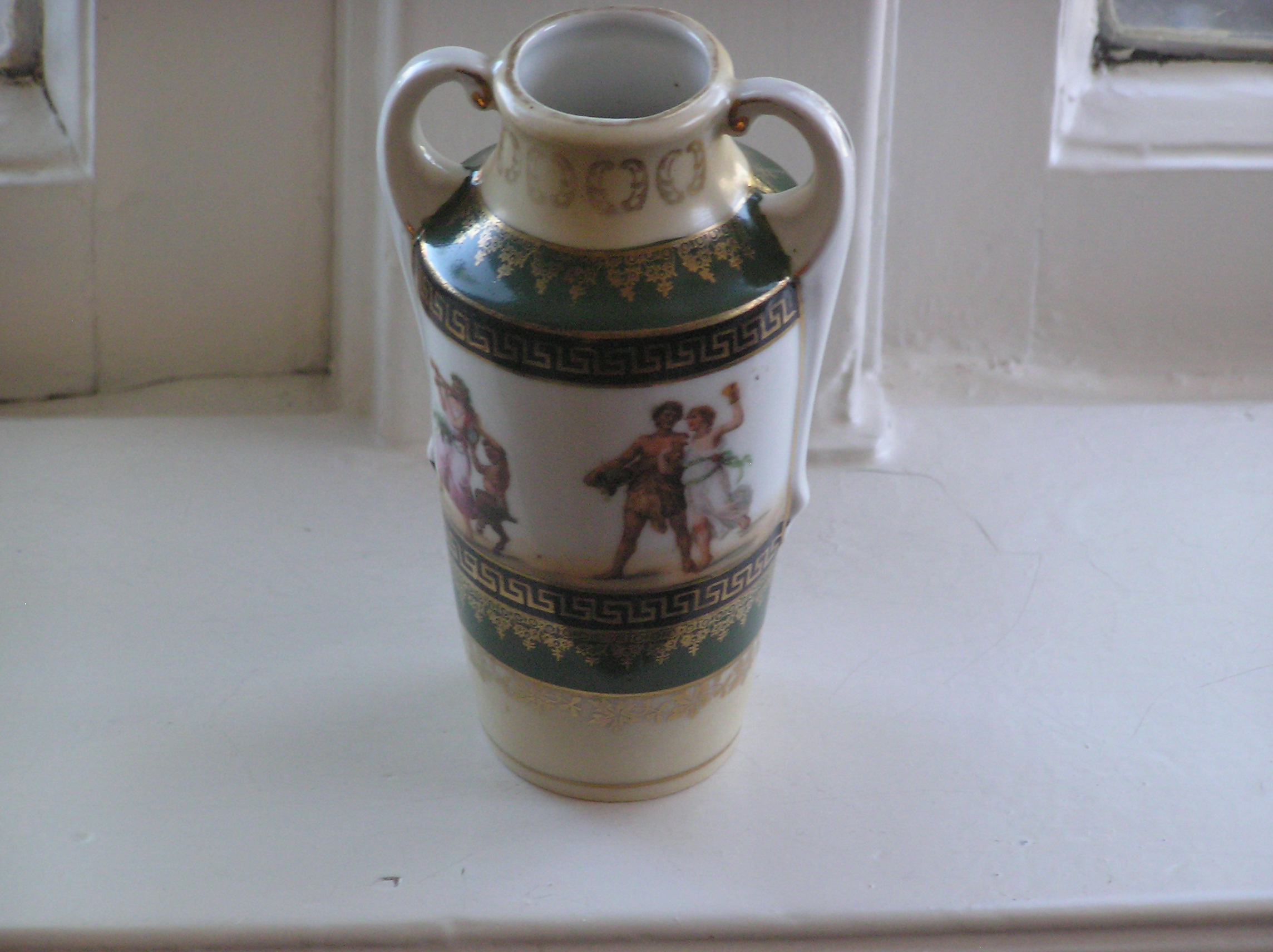 Niet of onleesbaar gesigneerd - Heinrich Wehinger & Co - Oostenrijks Biedermeier porseleinen amfoor vaasje verkocht voor € 1!