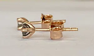 18 kt rosegouden oorstekers met diamanten ca 0,23 crt kopen? Bied vanaf 160!