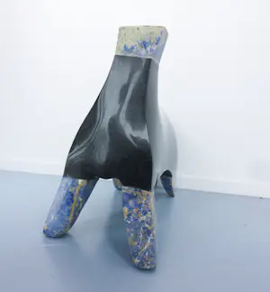 Jos Kuppens - Zwaar beeld van graniet en sodaliet, Geabstraheerd dierfiguur kopen? Bied vanaf 1000!