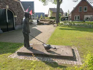 Piet Brouwer - metalen sculptuur | 'n Gaanzendriewer' | 1997 kopen? Bied vanaf 450!