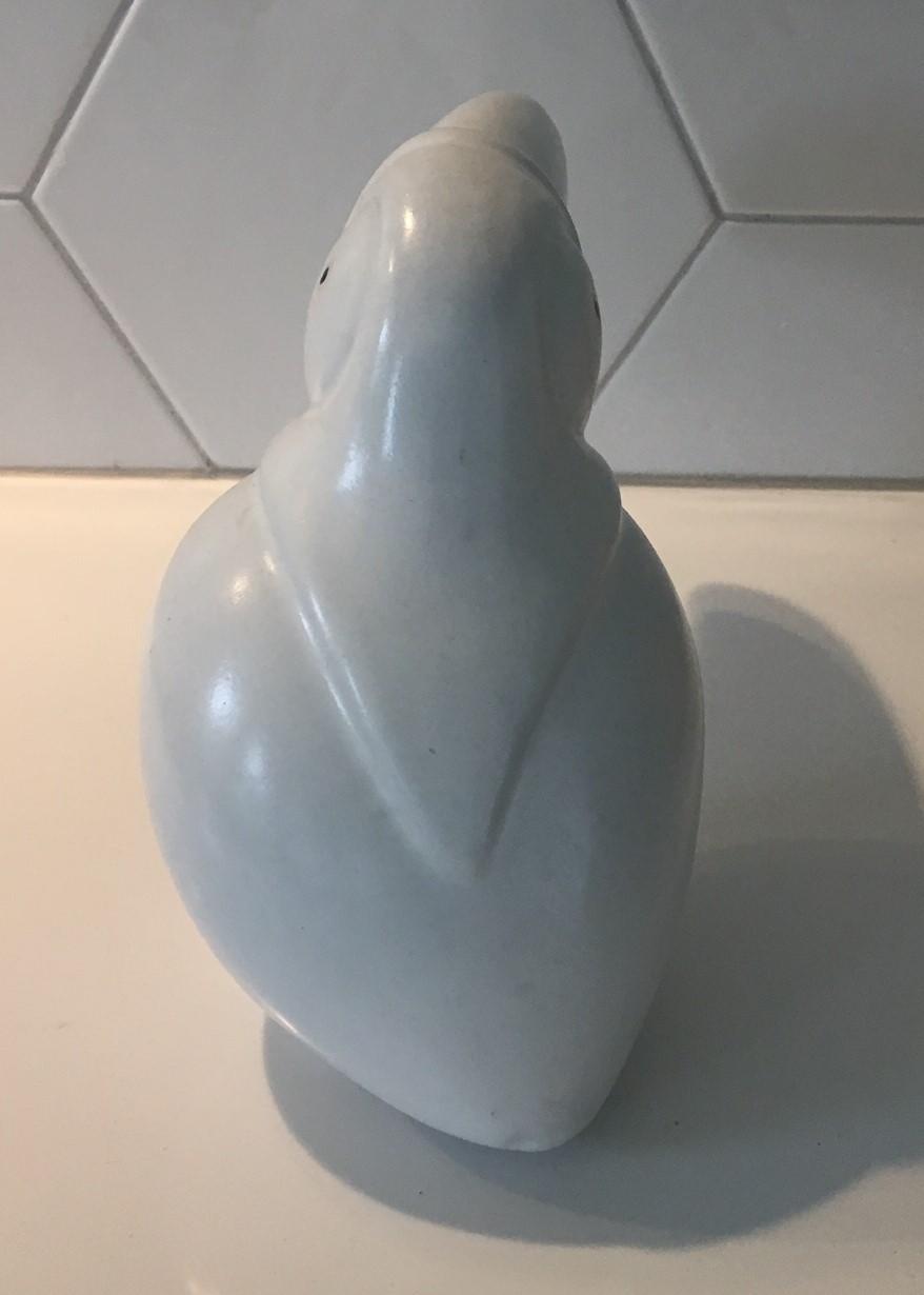 Niet of onleesbaar gesigneerd - Platelen plastiek van een Toekan en een Kat kopen? Bied vanaf 1!