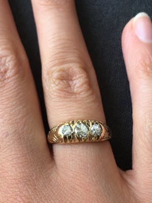 14K Goud - geelgouden antieke ring met drie briljant geslepen diamanten kopen? Bied vanaf 200!