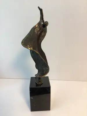 Bernadette Leijdekkers - Sculptuur “ DANS ! “ gesigneerd kaufen? Bieten Sie von 30!