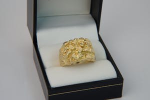 2550 - Robuuste 18 karaats - geel-gouden zg. "Nugget" ring - heren model kopen? Bied vanaf 340!