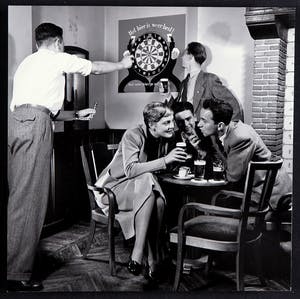 Paul Huf - C-print op dibond, Het bier is weer best kopen? Bied vanaf 1!