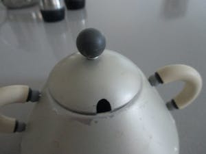 Alessi - Een peper en zoutvaatje, een melk-kannetje en een suikerpotje van Alessi kopen? Bied vanaf 12!