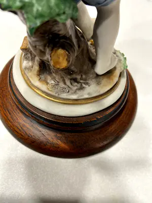 Real Fabbrica Capodimonte - Triade Benacchio porseleinen beeldjes- meisje en jongen kopen? Bied vanaf 40!