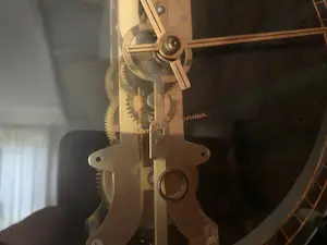 Jan des Bouvrie - Zwarte Hangklok met open uurwerk kopen? Bied vanaf 150!