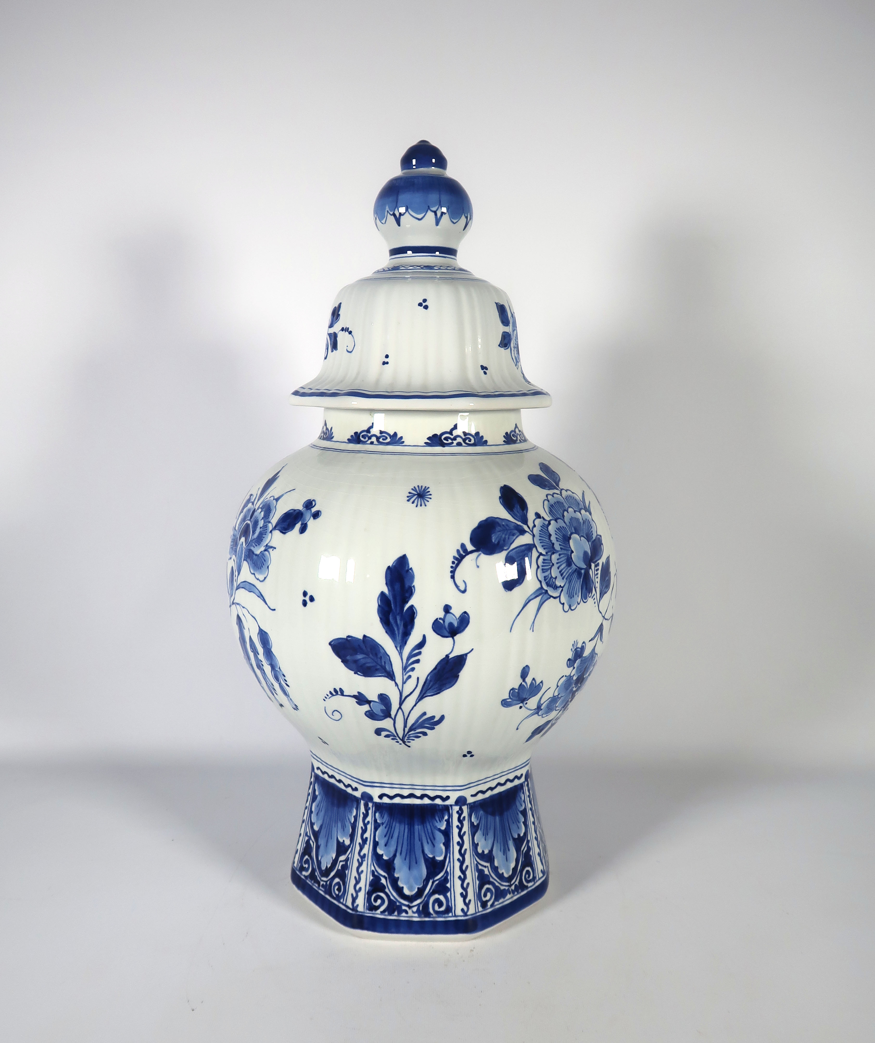 Porceleyne Fles (Royal Delft) - Aardewerk, Dekselvaas  kopen? Bied vanaf 200!