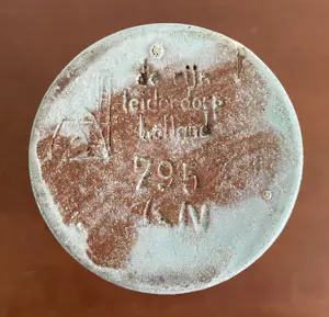 Aardewerkfabriek De Rijn N.V. - Turqoise of mintgroen aardewerken groene vaas kopen? Bied vanaf 25!