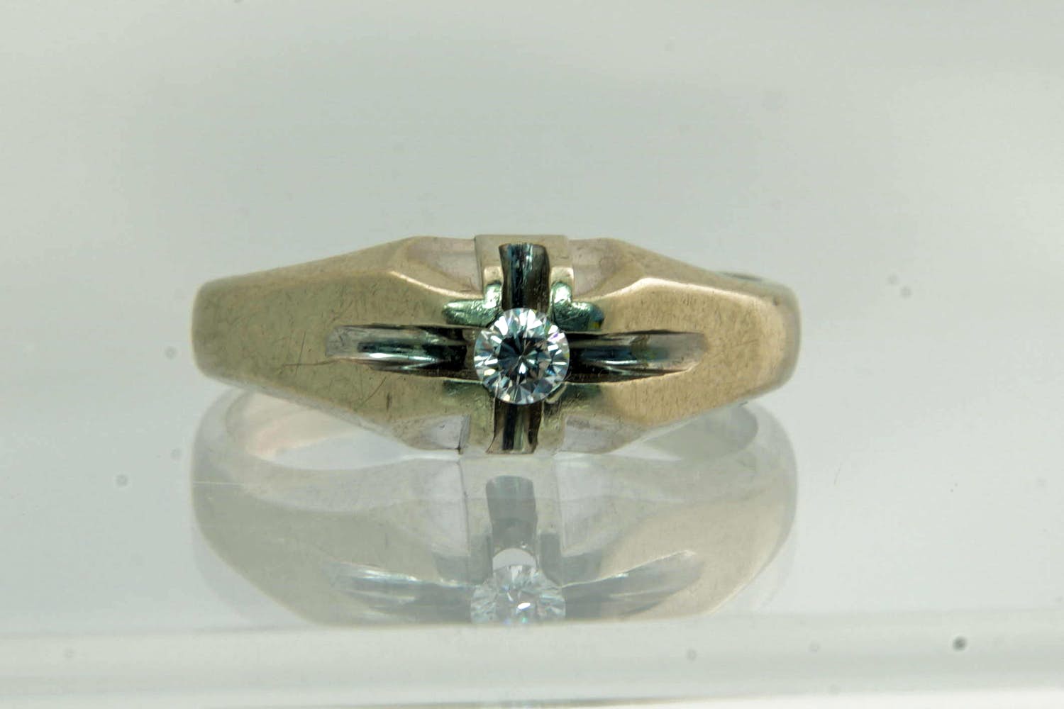 66- massief 14Kt wit gouden solitair ring briljant geslepen (H/vs) 0.10c diamant kopen? Bied vanaf 190!