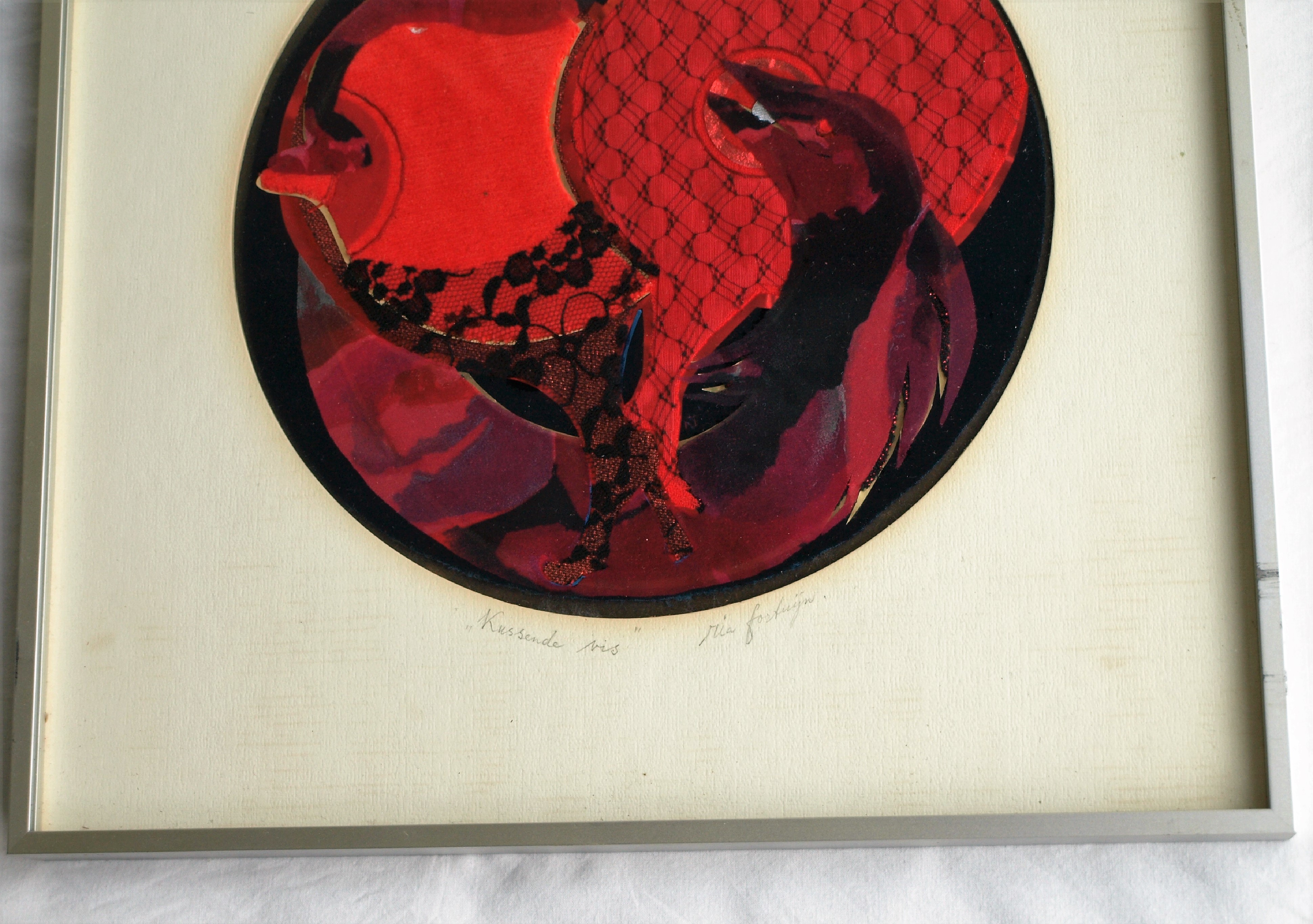 Ria Fortuijn - Kussende vis – Textiel – gesigneerd & ingelijst  kopen? Bied vanaf 15!