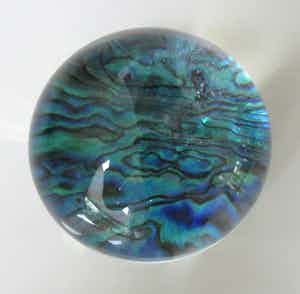 Niet of onleesbaar gesigneerd - Murphy's Nieuw Zeeland - Studio Abalone glazen presse papier verkocht voor € 10!