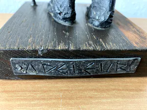 Albert de Leur - Schitterend beeld 30 cm van een oude man met wandelstok. kopen? Bied vanaf 65!