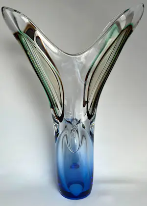 Adam Jablonski - Ornamental vase "Demure" kopen? Bied vanaf 150!