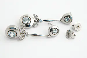 164- Chique PAAR 14 krt gouden Art Deco stijl dames oorstekers met diamant. kopen? Bied vanaf 220!