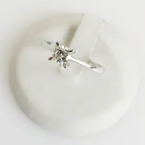 Diamanten ring kaufen? Bieten Sie von 650!