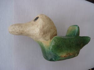 Niet of onleesbaar gesigneerd - "Th" gesigneerd - keramieke watervogel eend met zwarte ogen kopen? Bied vanaf 1!