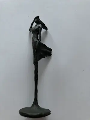 Corry Ammerlaan - Brons beeldje ‘Vrouw in de wind’ kopen? Bied vanaf 1!