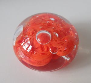 Niet of onleesbaar gesigneerd - Hand geblazen Presse papier - The World of Glass - St. Helens kopen? Bied vanaf 1!