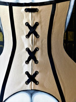 Natia Antadze - "Frau mit Korsett" kopen? Bied vanaf 130!