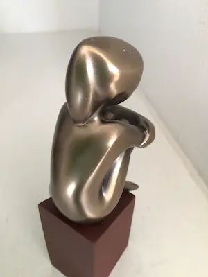 Janneke Ros - Beeld “ IN GEDACHTEN “. Gesigneerd kopen? Bied vanaf 1!