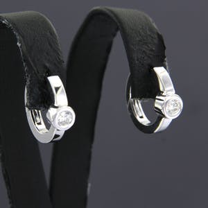 18K Goud - witgouden creolen bezet met diamant kopen? Bied vanaf 440!