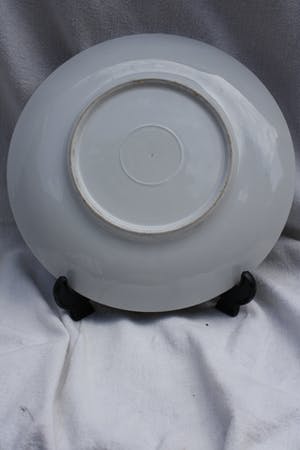 Niet of onleesbaar gesigneerd - Prachtige Orginele Porseleinen Kakimon Schotel Bloemen op Rots Partij en Insekt kopen? Bied vanaf 1!