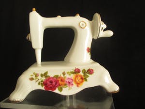 Niet of onleesbaar gesigneerd - 12 porseleinen miniaturen - Engeland - Cottage Rose kopen? Bied vanaf 1!