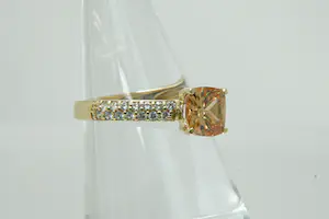 48 - 14 Krt gouden dames ring BLUSH met grote cognac kleurige steen kopen? Bied vanaf 120!