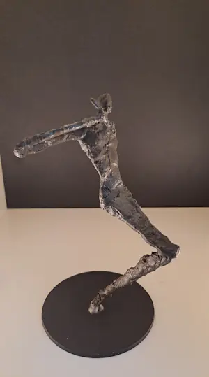 Willem Kind - Beeld met een mobiele telefoon aan zijn oor. kopen? Bied vanaf 75!