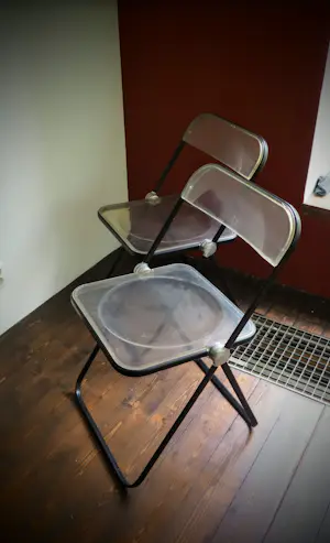 Buy Jorge Castillo - 2 vintage plia eetkamerstoelen van Castelli? Bid from 135!