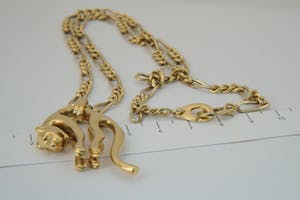 2520- 18 Krt - gouden figaro collier - grote panterhanger - handboei-sluiting!! kopen? Bied vanaf 1730!