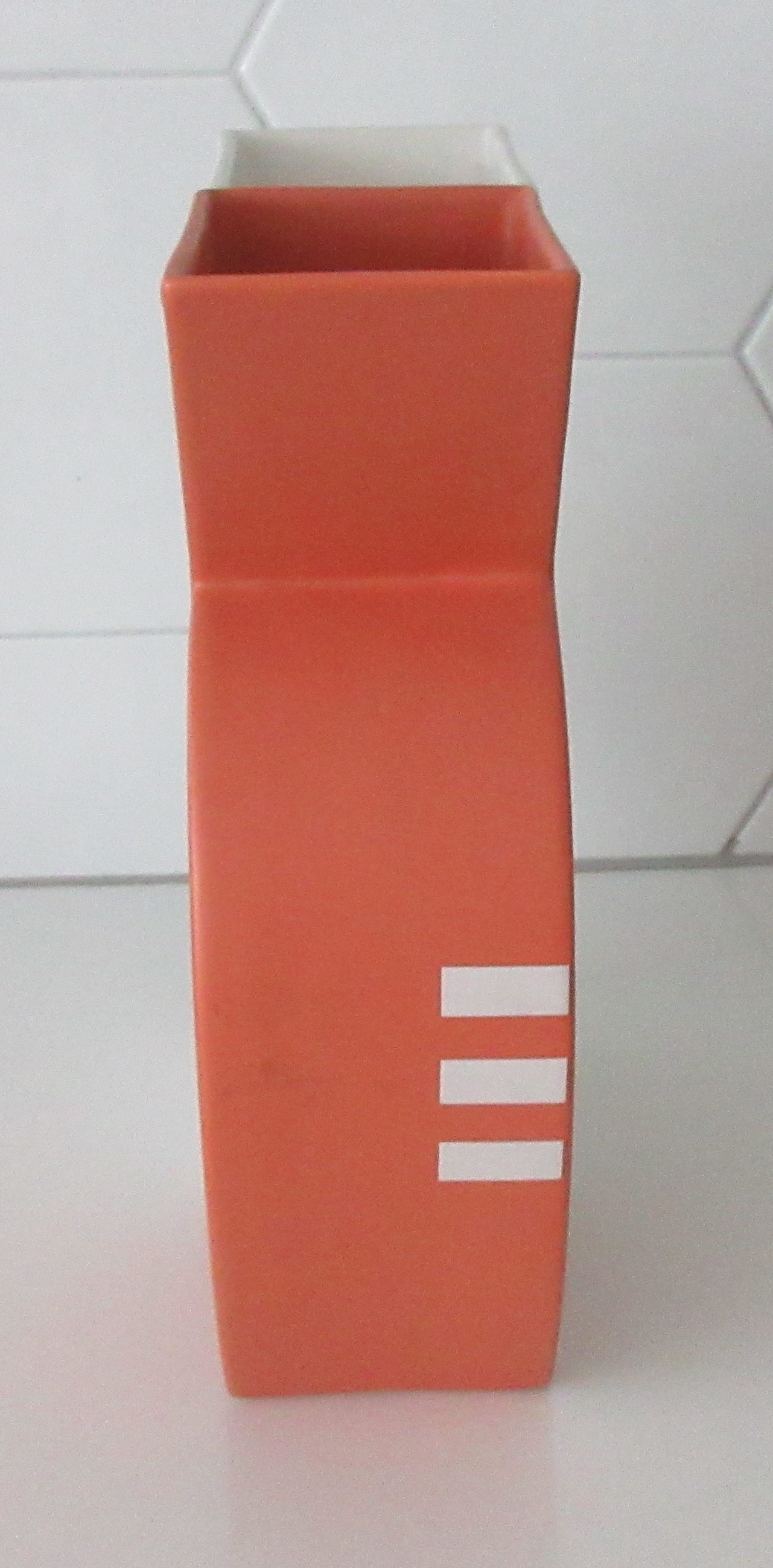 Niet of onleesbaar gesigneerd - Twee eighties platelen design vazen kopen? Bied vanaf 1!