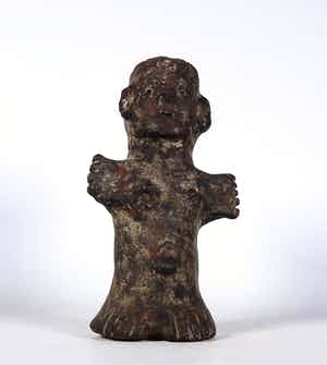 Niet of onleesbaar gesigneerd - Oude handpop van versteend materiaal met rood pigment verkocht voor € 1!