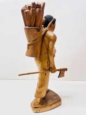 AcheterOnbekend - Afrikaanse houten vrouwensculpturen van Ngimbi Tatu? Enchérissez de 80!