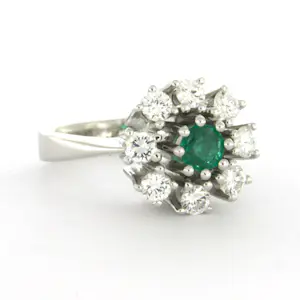 14k wit gouden ring bezet met smaragd en briljant geslepen diamant tot. 0.48ct kopen? Bied vanaf 710!