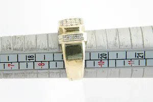 77 - Apart vormgegeven 18 Krt bicolor fantasie ring met 0.30ct diamant kopen? Bied vanaf 470!