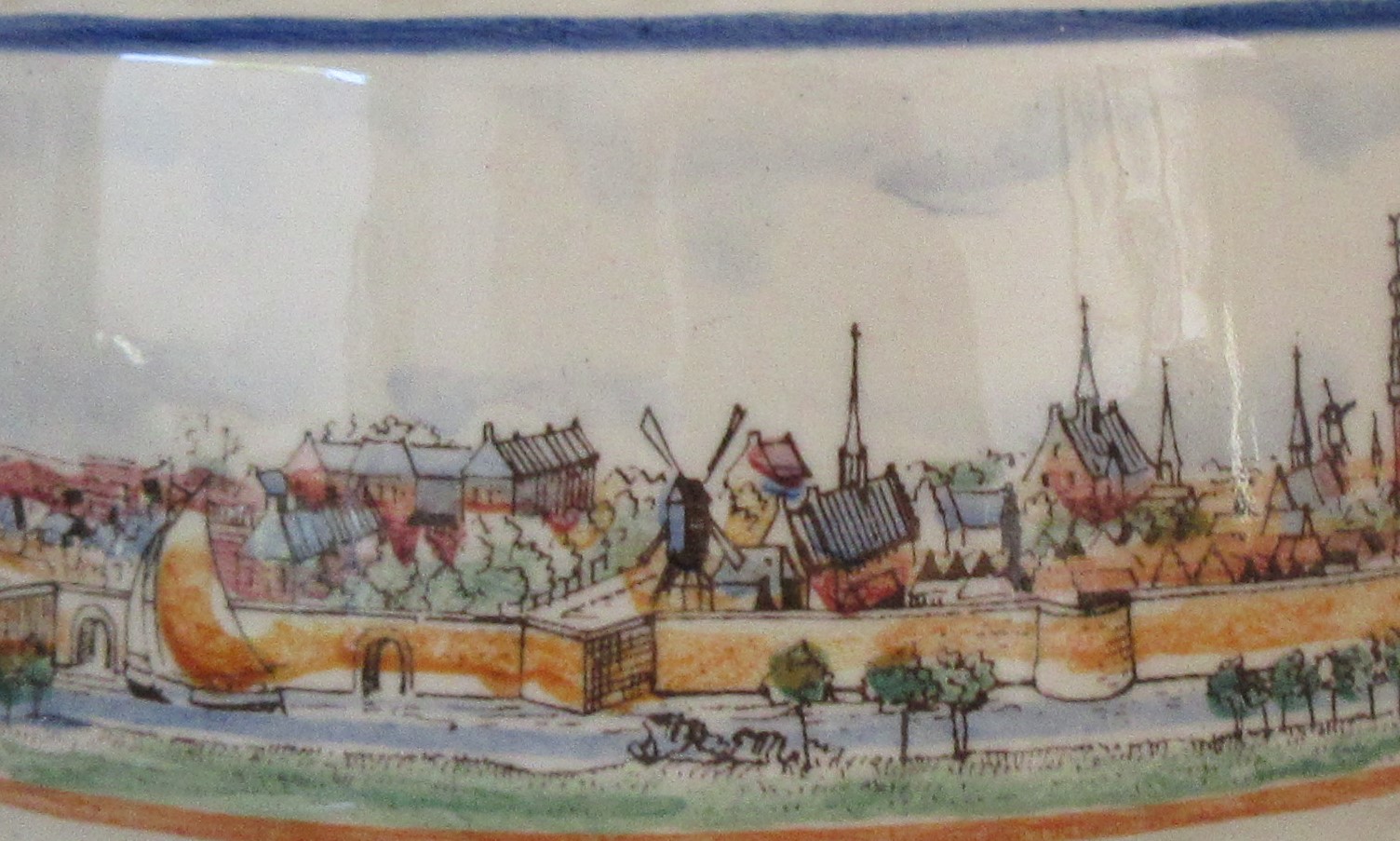 Plateelfabriek Schoonhoven N.V. - Delfts vaasje ter ere van de stad Haarlem in 1660 kopen? Bied vanaf 15!