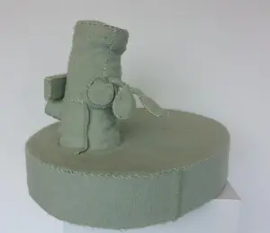 Linda Nieuwstad - Object van textiel (hout en karton), Zonder titel kopen? Bied vanaf 150!