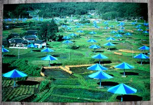 Christo - Ongesigneerde foto litho: The Umbrellas - Japan- 1991 (laatste exemplaar!) kopen? Bied vanaf 25!