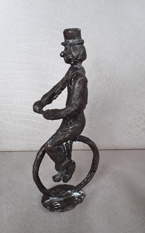 Siem Wardenaar - Bronzen beeld van een clown op eenwieler. kopen? Bied vanaf 45!