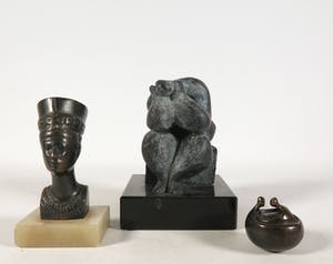 Corry Ammerlaan - , Hans van Tilburg en onbekend - Lot van drie sculpturen kopen? Bied vanaf 50!